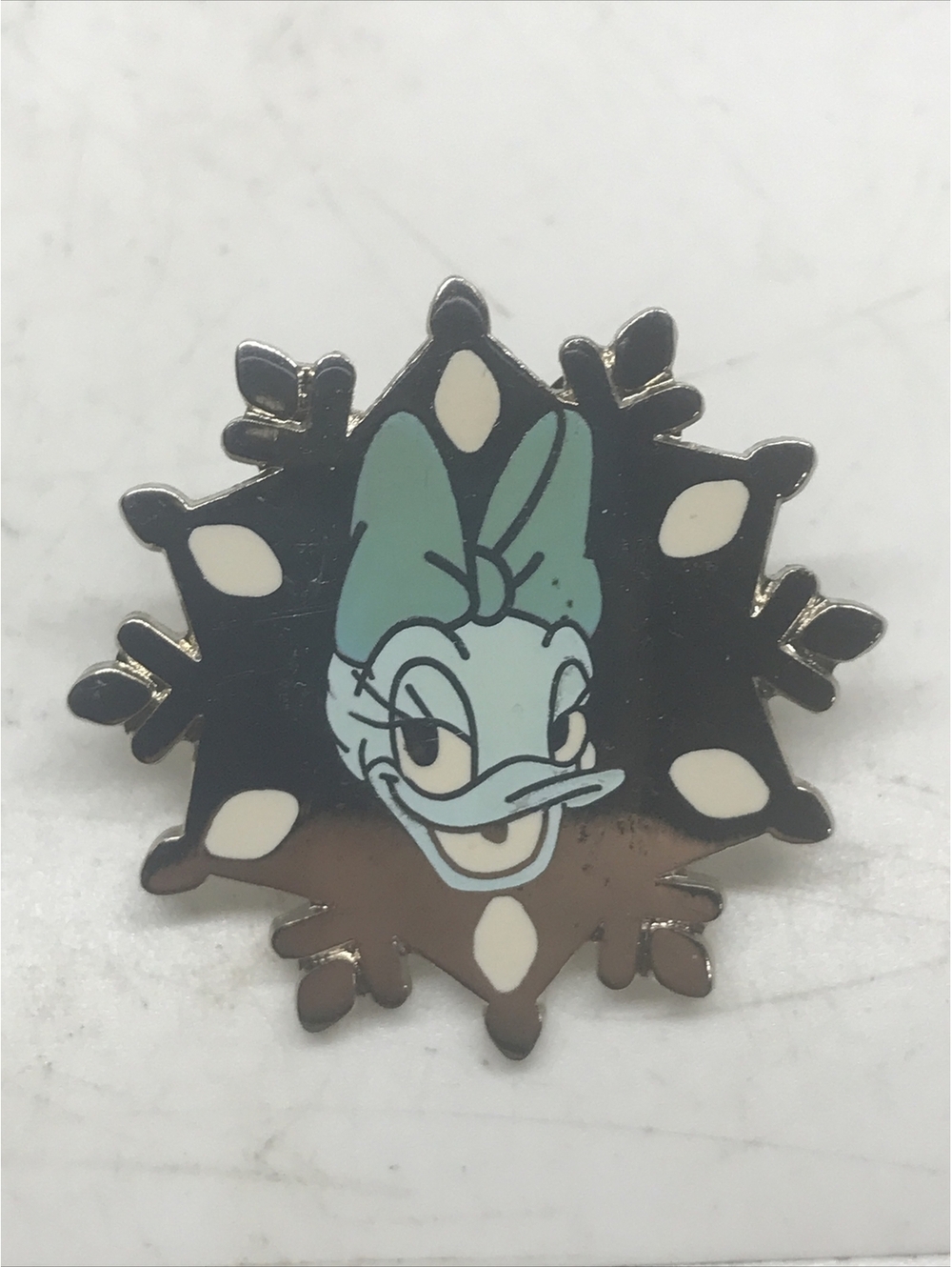 Disney Pin Collection 2007 Hotel Hidden Mickey Snowflake Daisy Duck WDW